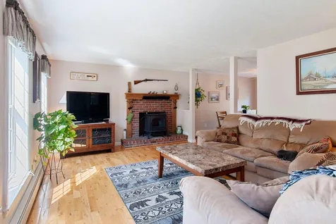 9 Spruce Court Hooksett NH 03106