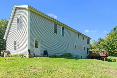 9 Spruce Court Hooksett NH 03106