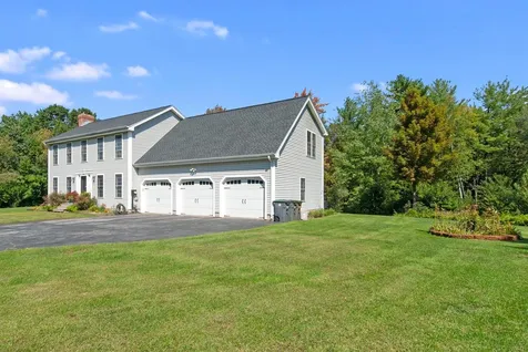9 Spruce Court Hooksett NH 03106