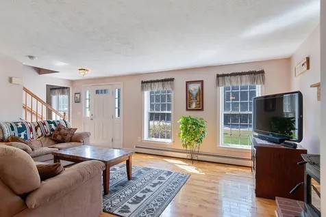 9 Spruce Court Hooksett NH 03106