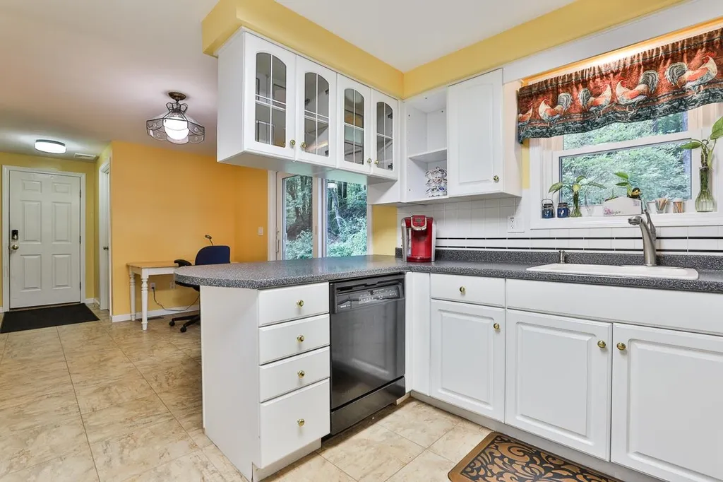 129 Cambridge Road Bedford NH 03110