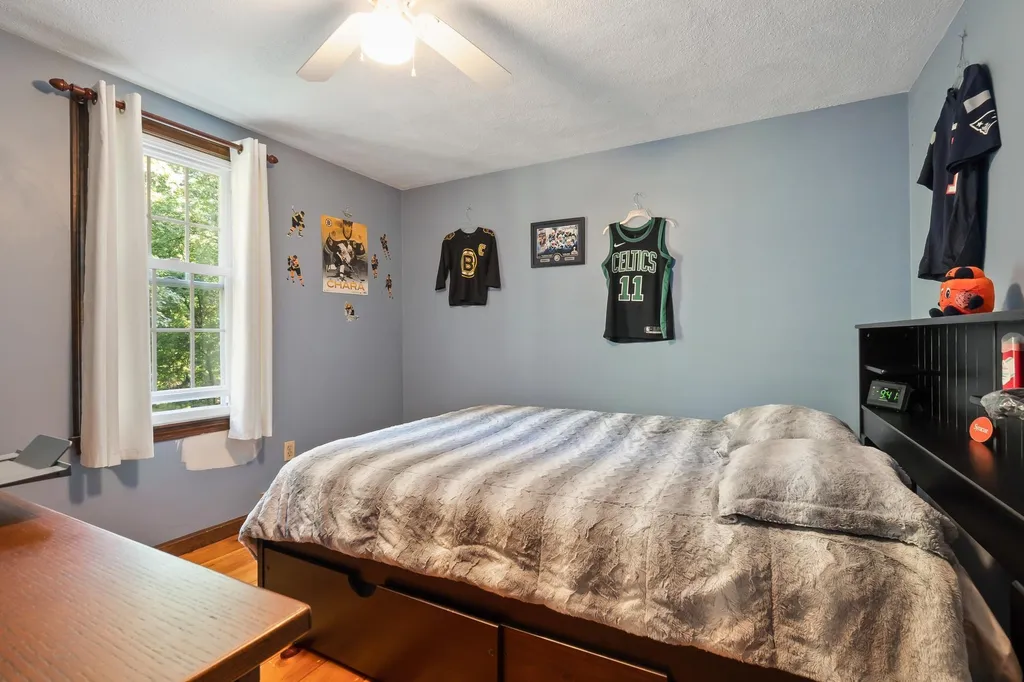 16 Londonderry Road Windham NH 03087