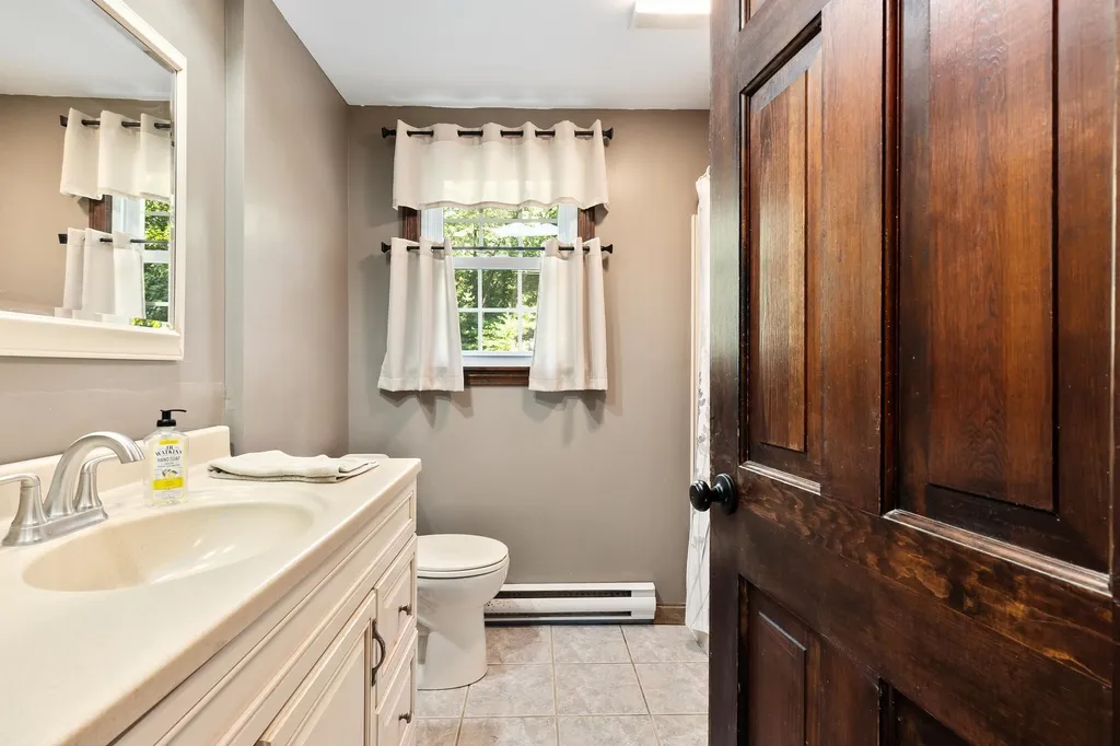 16 Londonderry Road Windham NH 03087