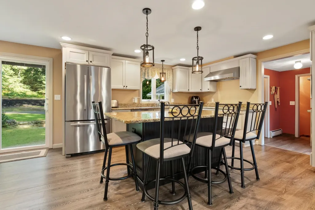 16 Londonderry Road Windham NH 03087