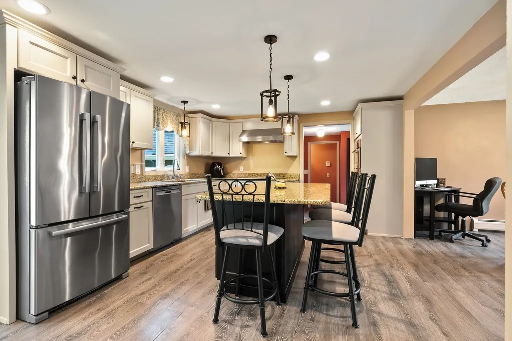 16 Londonderry Road Windham NH 03087