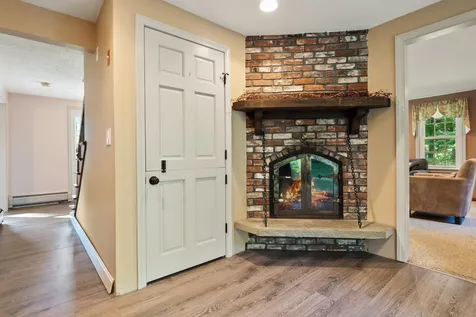 16 Londonderry Road Windham NH 03087