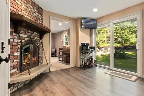 16 Londonderry Road Windham NH 03087