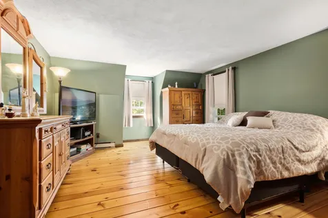 16 Londonderry Road Windham NH 03087