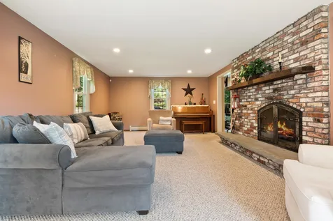 16 Londonderry Road Windham NH 03087