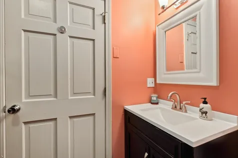 16 Londonderry Road Windham NH 03087