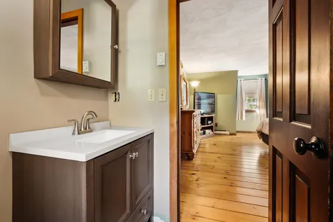 16 Londonderry Road Windham NH 03087