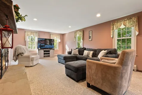 16 Londonderry Road Windham NH 03087