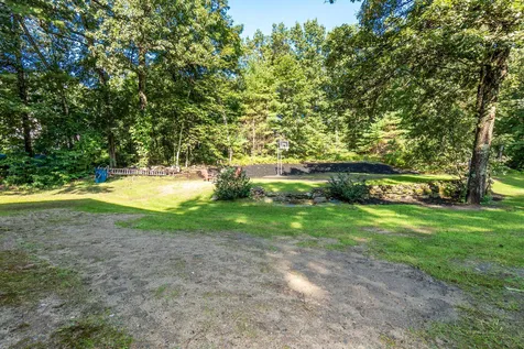 16 Londonderry Road Windham NH 03087
