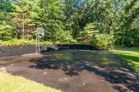 16 Londonderry Road Windham NH 03087