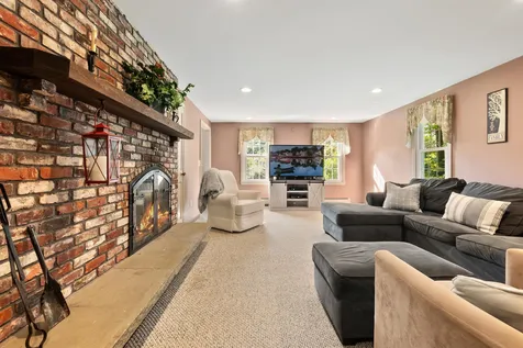16 Londonderry Road Windham NH 03087