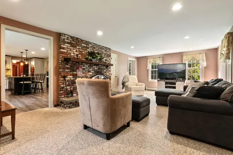 16 Londonderry Road Windham NH 03087