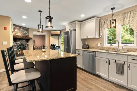 16 Londonderry Road Windham NH 03087