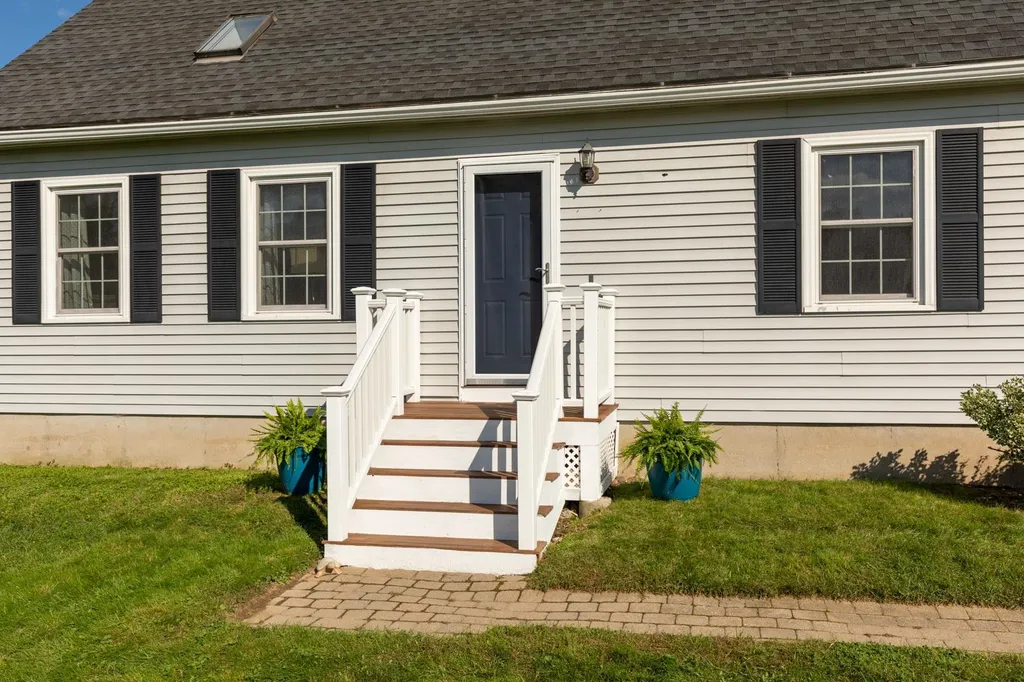 19 Nicholas Circle Dover NH 03820