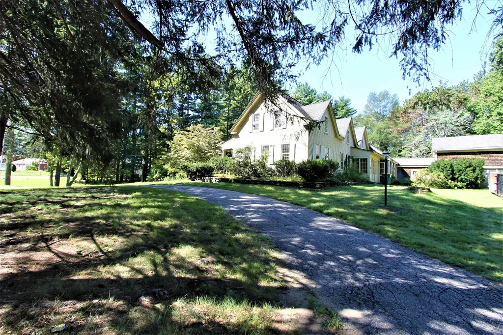 38 Church Street Kingston NH 03848