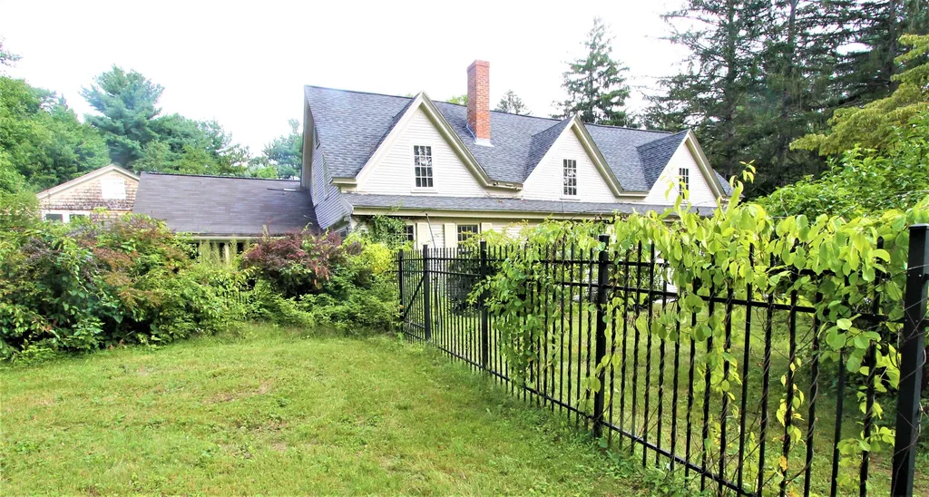 38 Church Street Kingston NH 03848