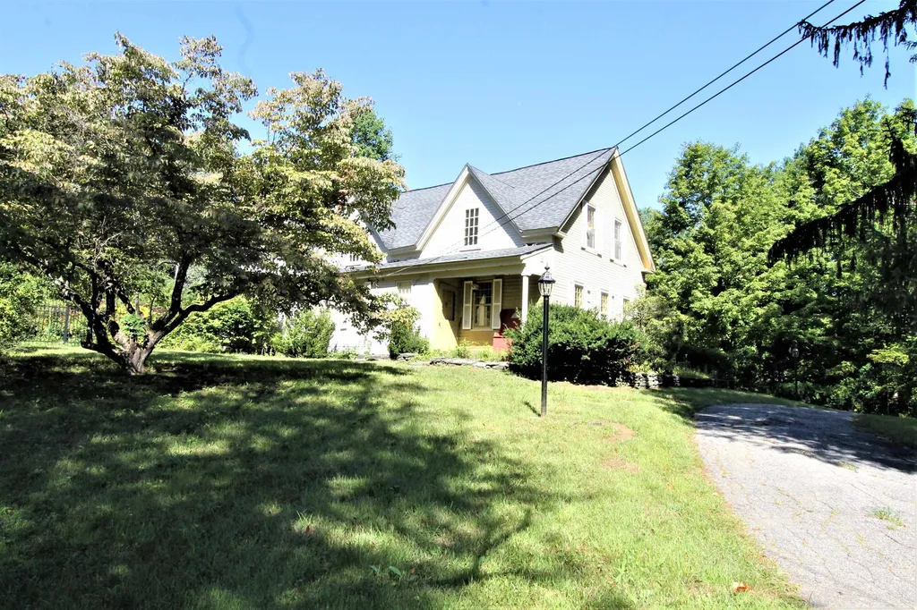 38 Church Street Kingston NH 03848