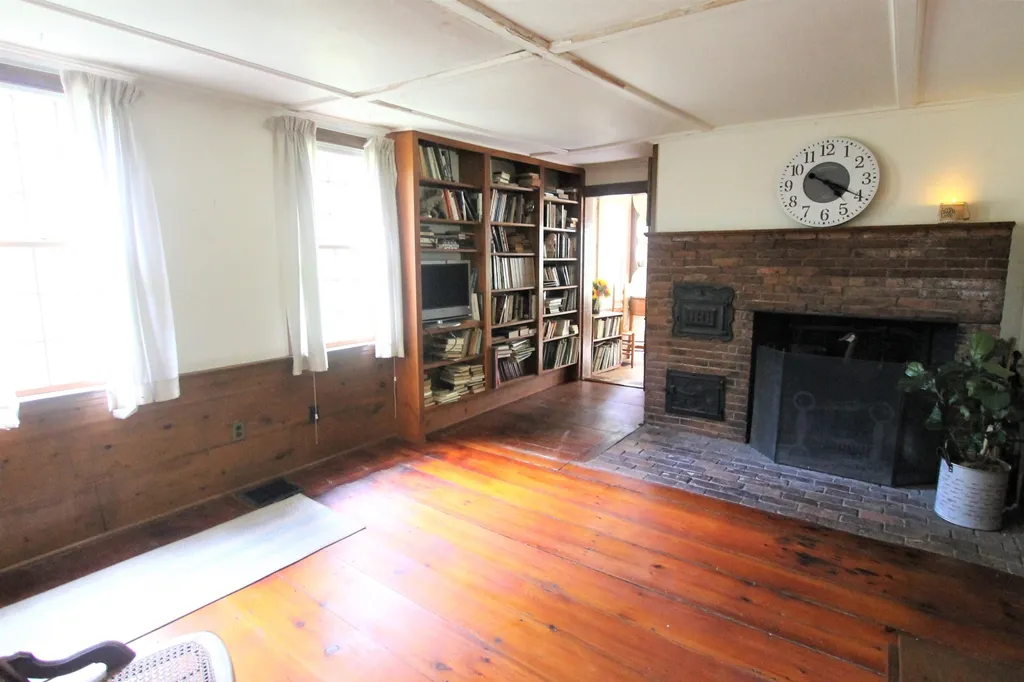 38 Church Street Kingston NH 03848