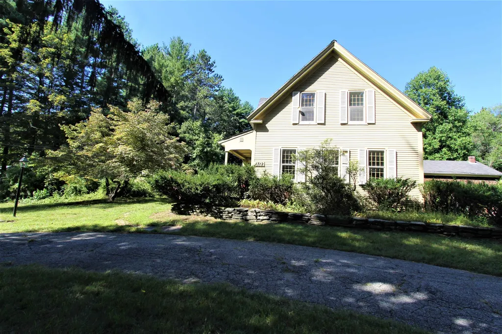 38 Church Street Kingston NH 03848