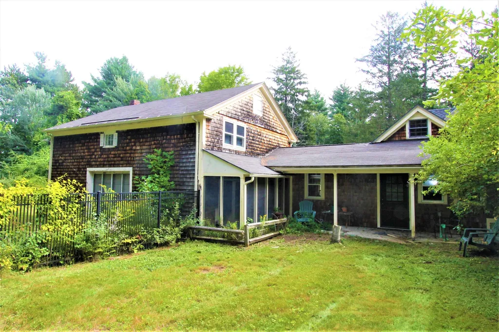 38 Church Street Kingston NH 03848