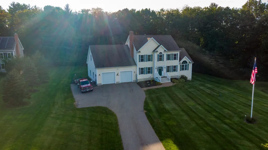 4 Fox Hollow Drive Newmarket NH 03857