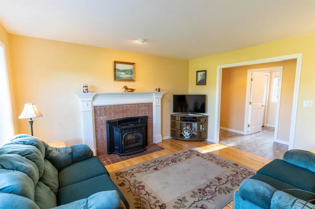 4 Fox Hollow Drive Newmarket NH 03857