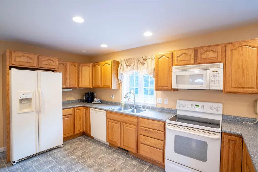 4 Fox Hollow Drive Newmarket NH 03857