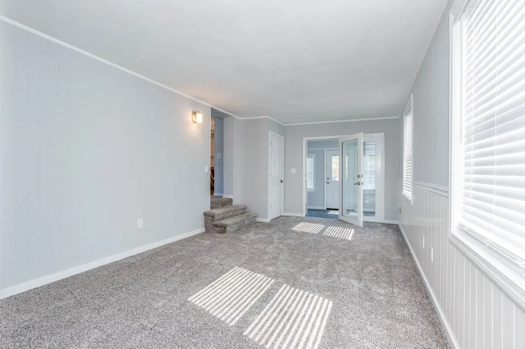 30 Kendall Pond Road Derry NH 03038