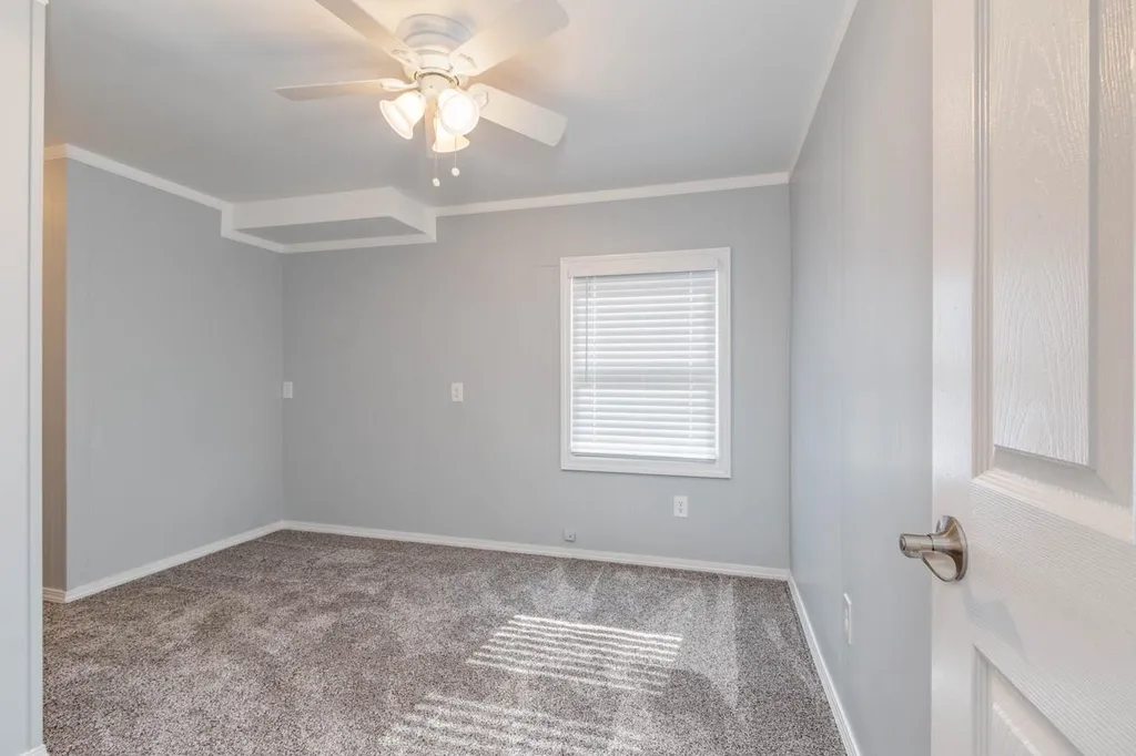 30 Kendall Pond Road Derry NH 03038