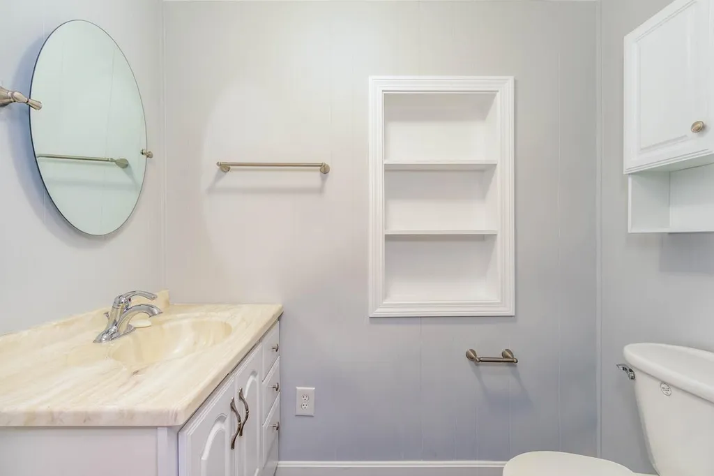 30 Kendall Pond Road Derry NH 03038