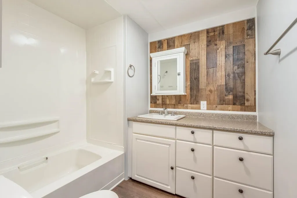 30 Kendall Pond Road Derry NH 03038