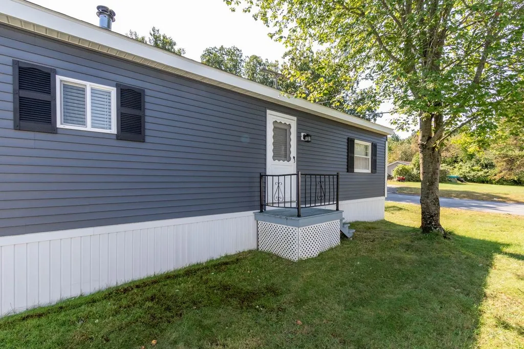 30 Kendall Pond Road Derry NH 03038