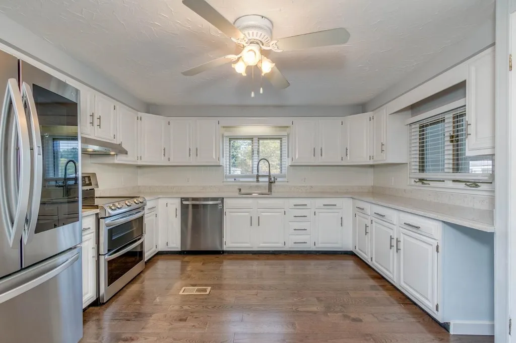 30 Kendall Pond Road Derry NH 03038