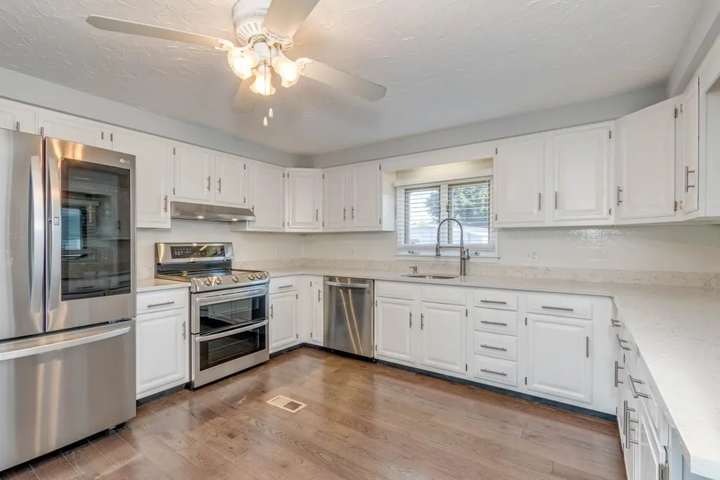30 Kendall Pond Road Derry NH 03038