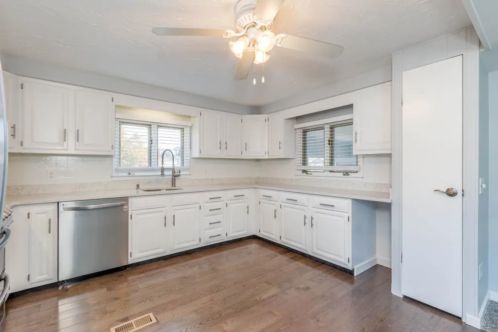 30 Kendall Pond Road Derry NH 03038