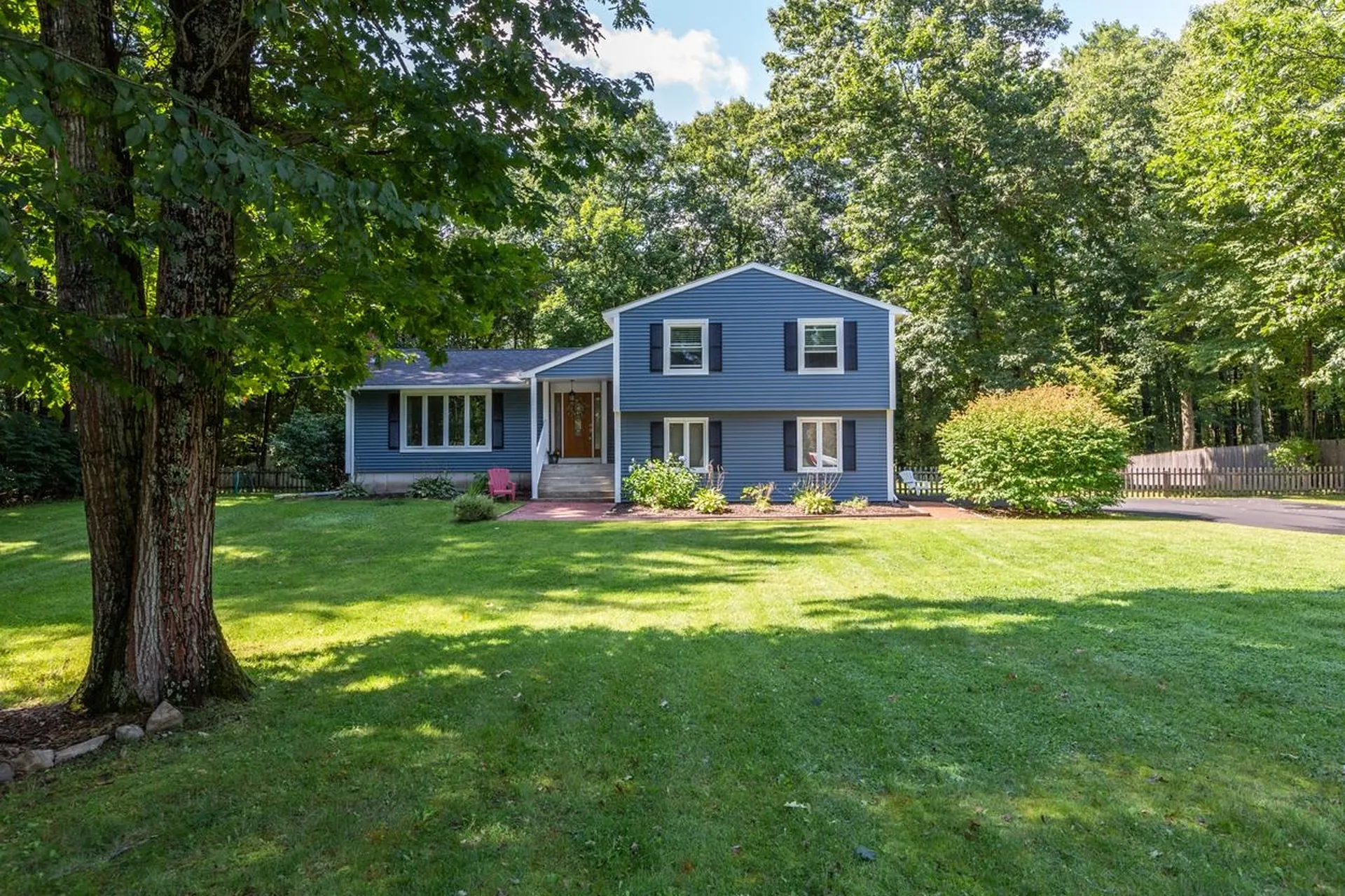 8 Ross Drive Londonderry NH 03053