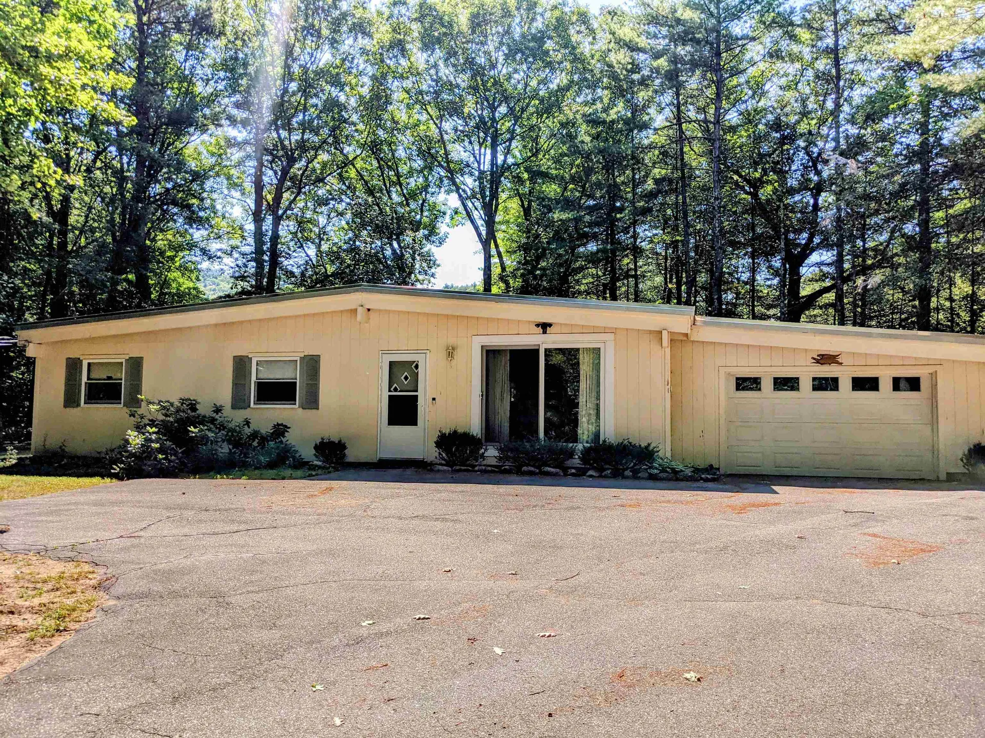 2709 Lake Shore Road Gilford NH 03249