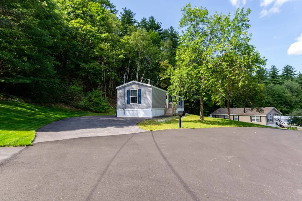 22 Kirkwood Road Hooksett NH 03106