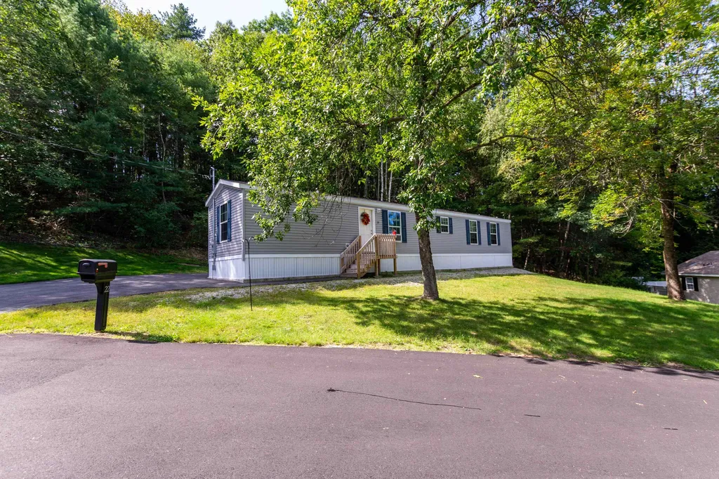 22 Kirkwood Road Hooksett NH 03106