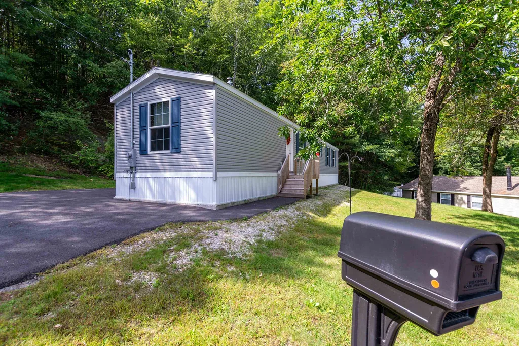 22 Kirkwood Road Hooksett NH 03106