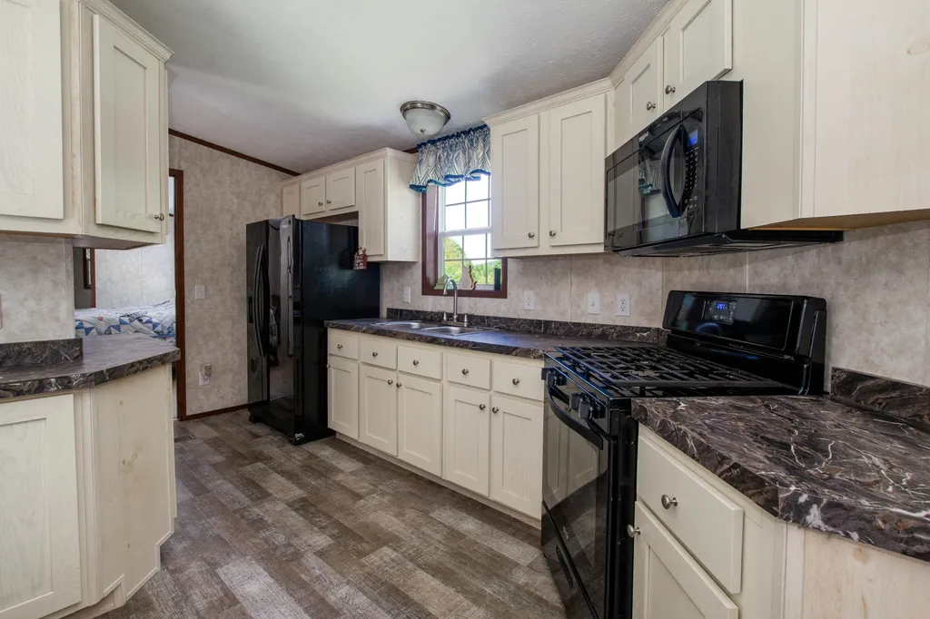 22 Kirkwood Road Hooksett NH 03106