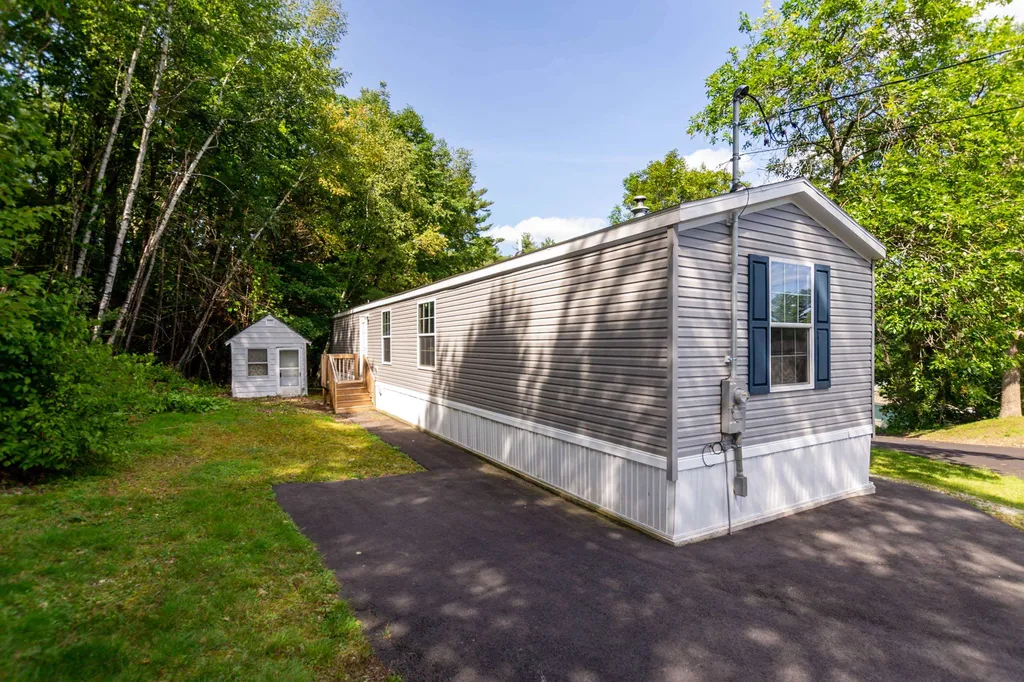 22 Kirkwood Road Hooksett NH 03106