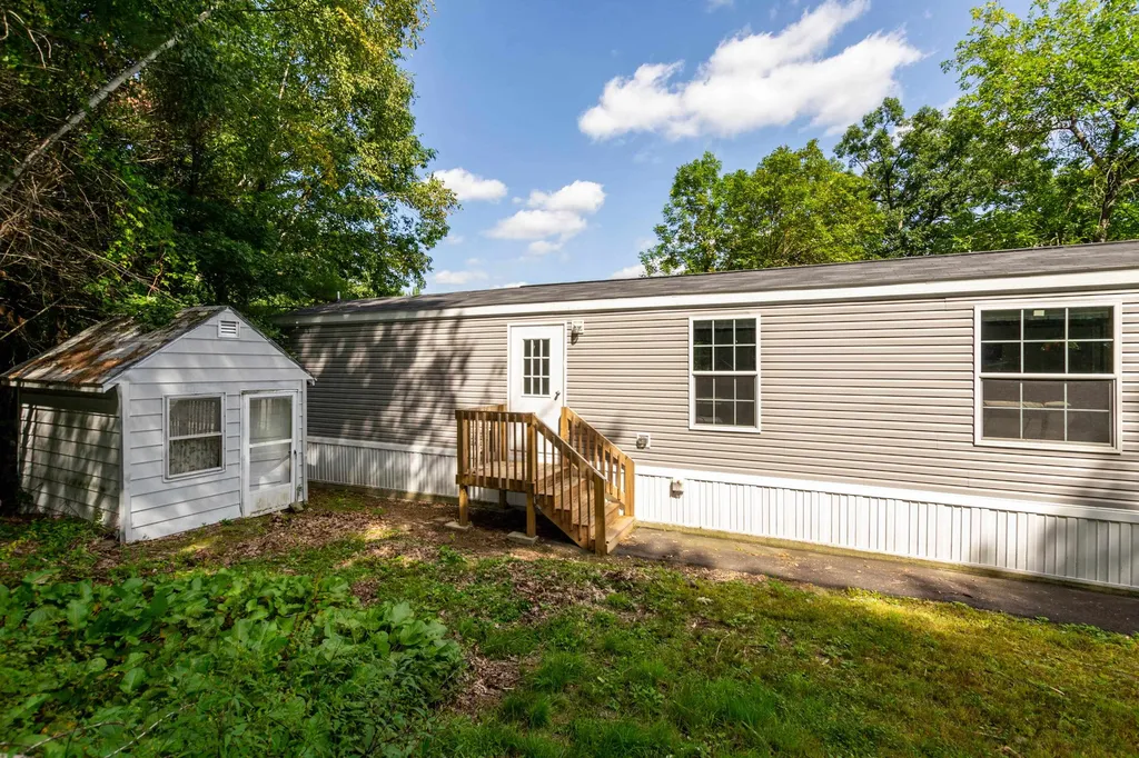 22 Kirkwood Road Hooksett NH 03106