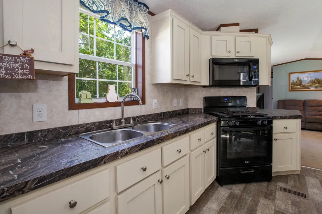 22 Kirkwood Road Hooksett NH 03106