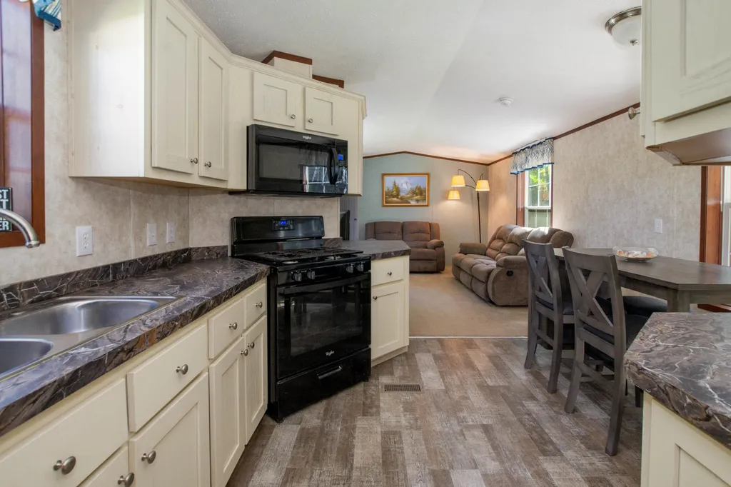 22 Kirkwood Road Hooksett NH 03106