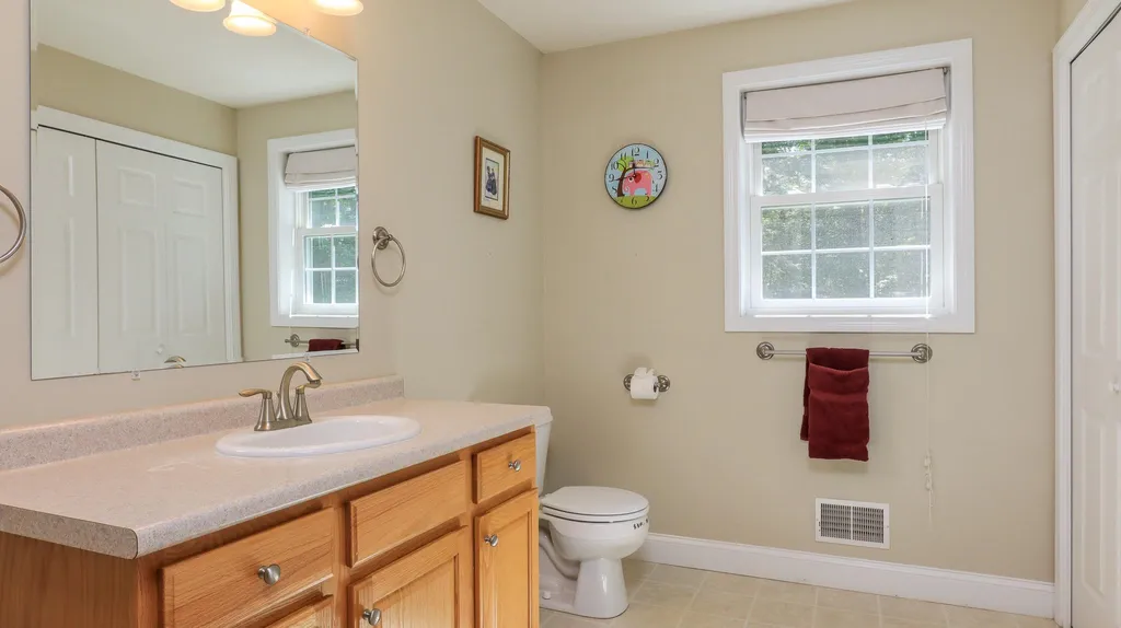 8 Mccurdy Road New Boston NH 03070